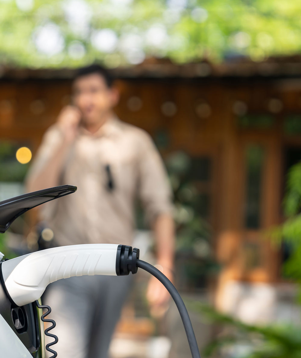 man-sustainable-urban-commute-with-ev-cafe-expedient